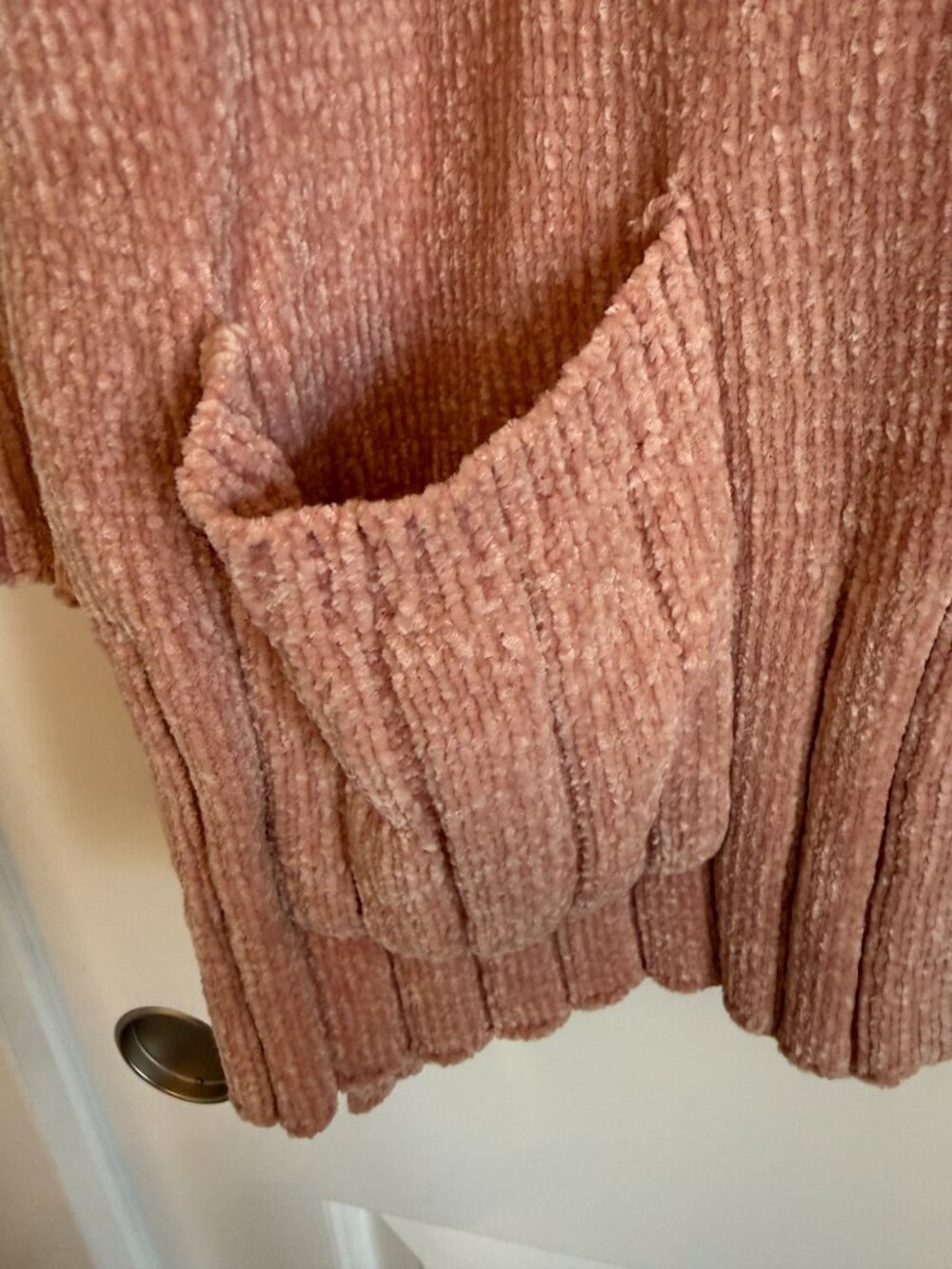 Soft pink chenille open-front cardigan featuring a relaxed fit - Picture 3 of 6